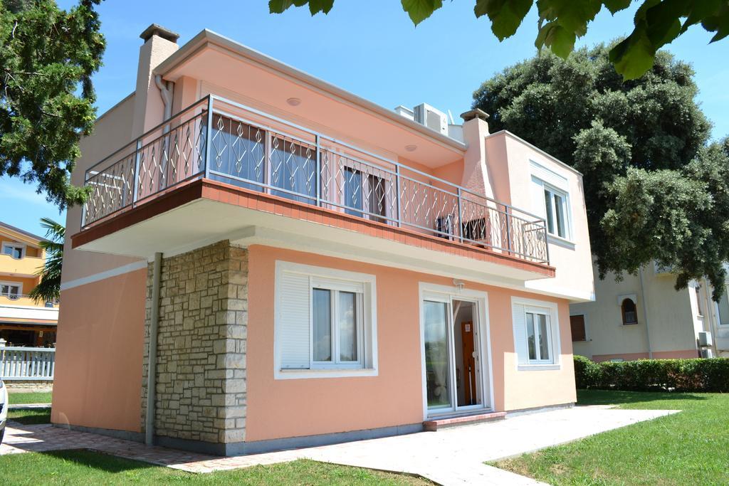 Apartments Lungomare Umago Esterno foto